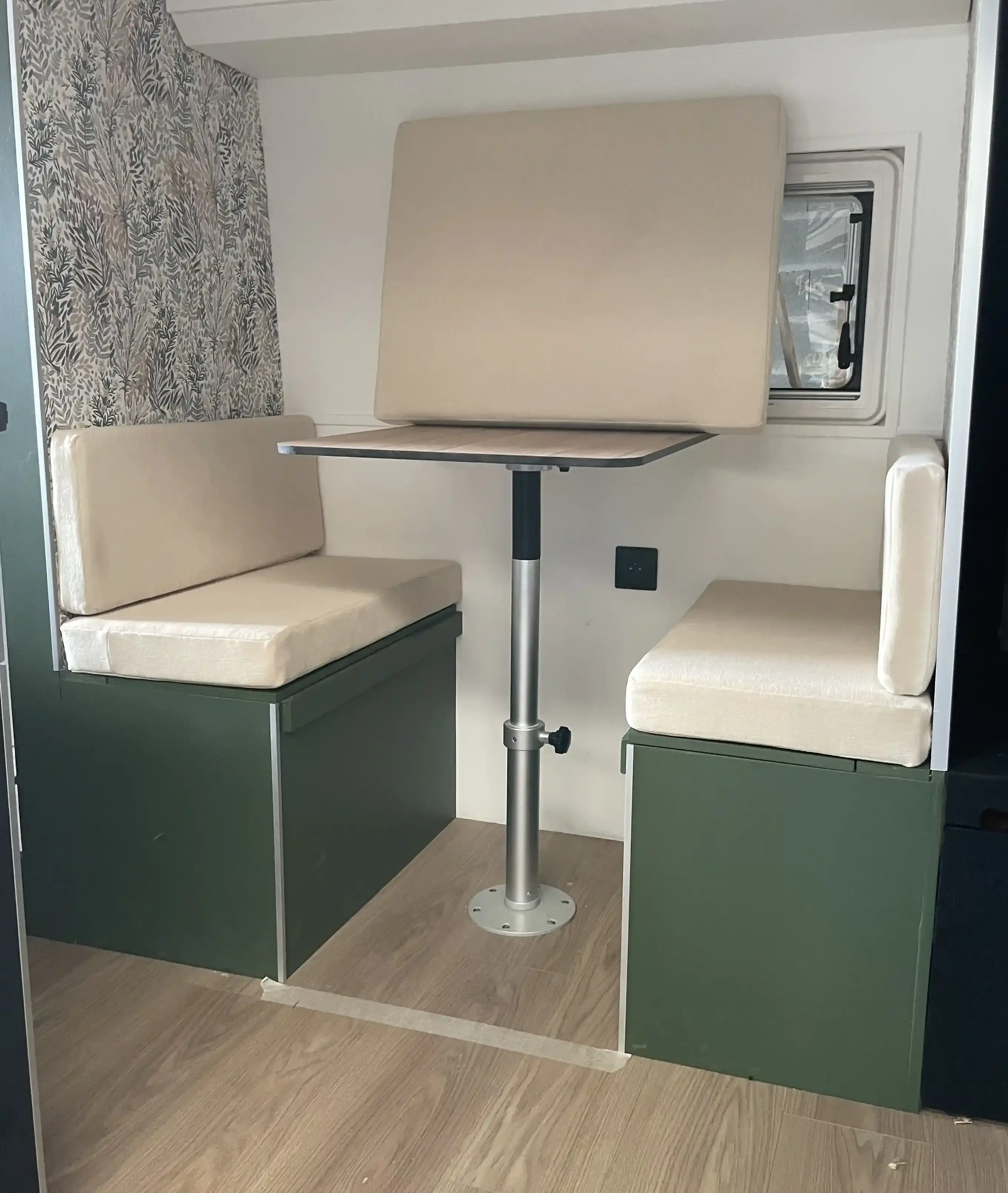 Banquette camping-car ou van sur-mesure — confort et durabilité