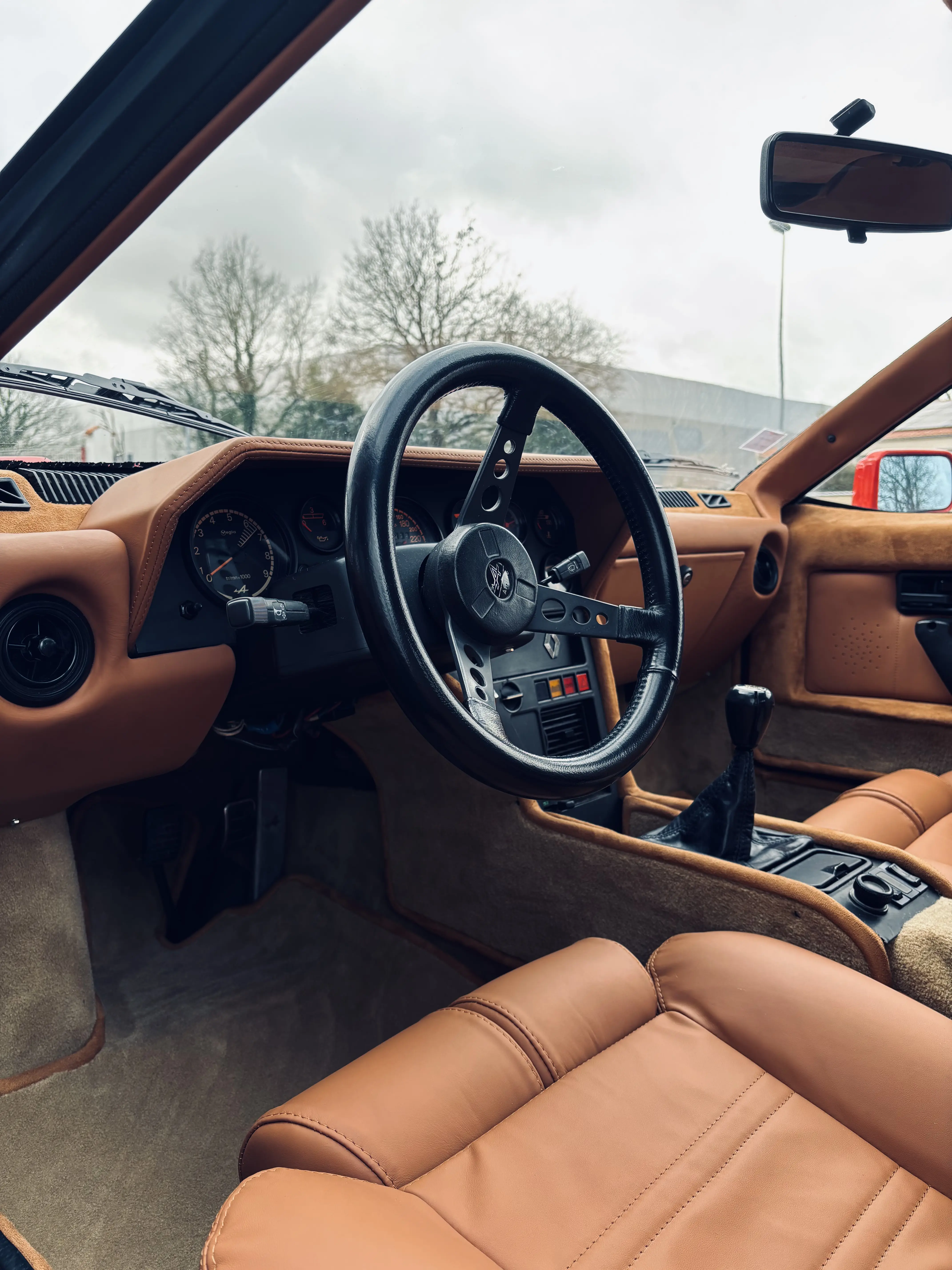 Sellerie automobile sur-mesure — intérieur de voiture retapissé