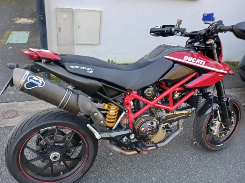 Sellerie moto sur-mesure — confort et design
